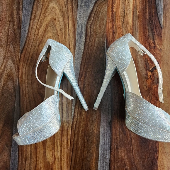 Gorgeous Bedazzled Bling Betsy Johnson High Heels,  Size 8, Beautiful, Sparkly - Picture 3 of 11